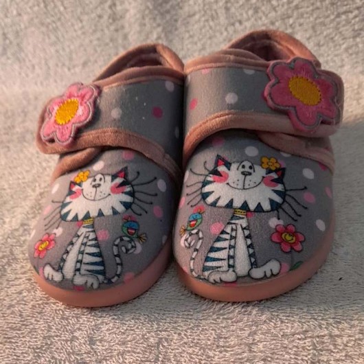 Капці для дівчинки із малюнком кіт