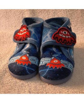 Капці для хлопчика темно-сині із малюнком